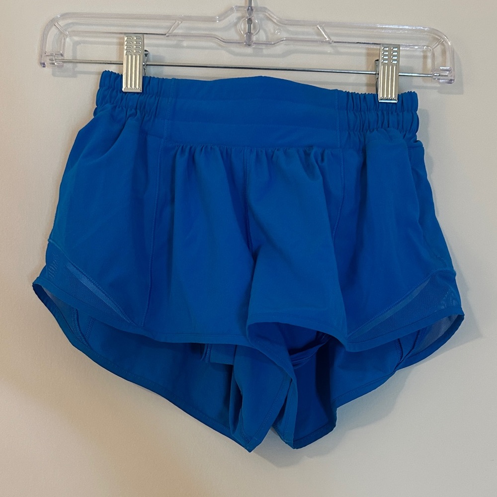 Lululemon 2.5” hotty hot